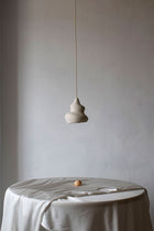 Afrodita – lámpara colgante escultural de papel maché