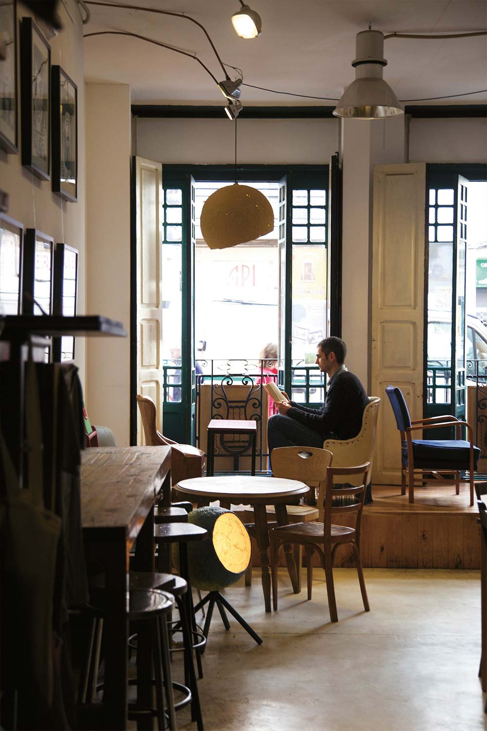 pendant lamps copernicus in ubik bar in valencia